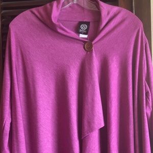 Perfect condition one button Bobeau wrap top.